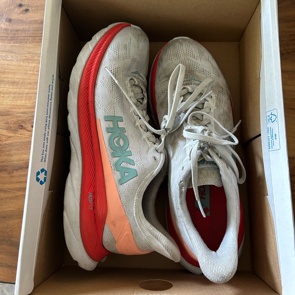 HOKA ONE ONE | GUC | SIZE 9 WOMENS